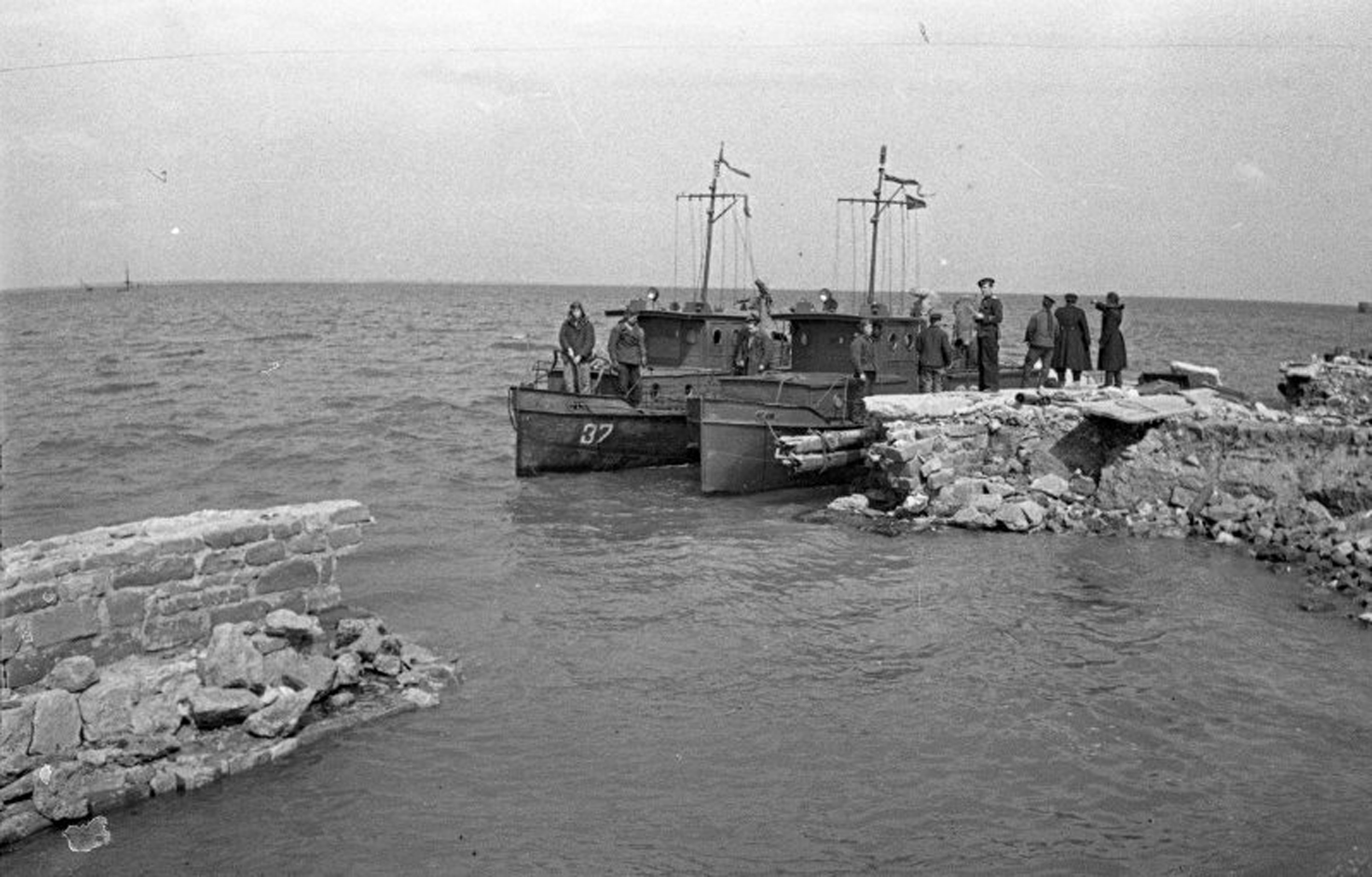 Море советскими островами. Феодосия 1944. Черноморский флот СССР В море. Порт Феодосия фото СССР.