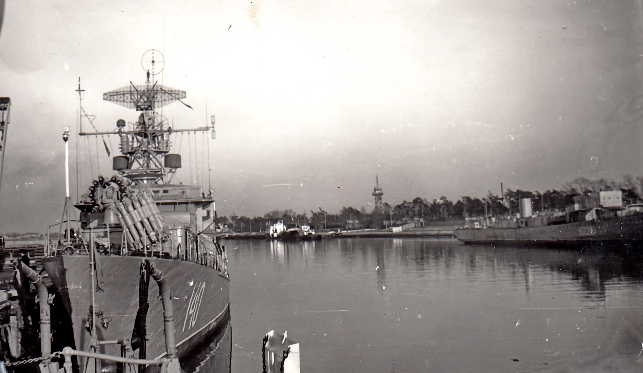 Советские военно морские базы. Лиепая ВМФ СССР. База ВМФ Лиепая. База ВМФ СССР В Лиепае. Лиепая зимняя гавань 1980г.